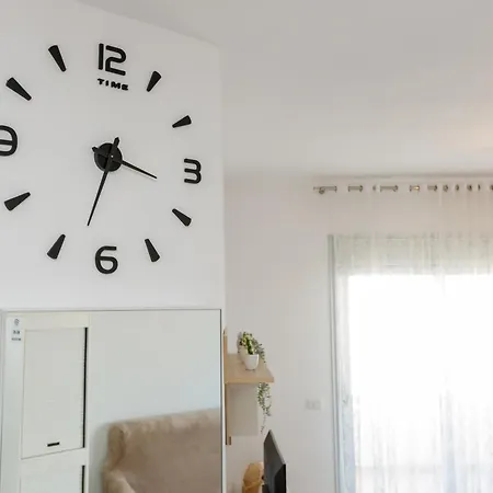 Gus شقة فلورا