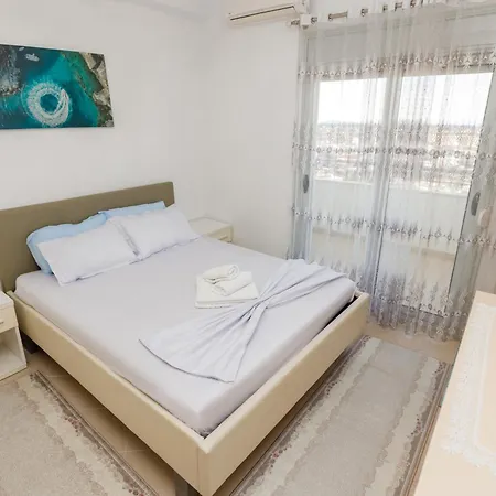 Gus Apartment *