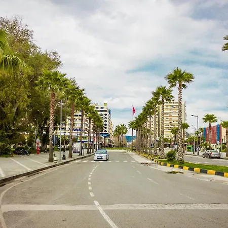 Gus شقة فلورا